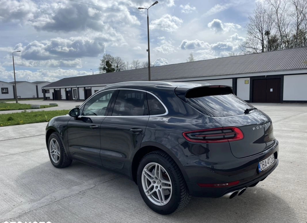 Porsche Macan cena 165900 przebieg: 98600, rok produkcji 2017 z Kisielice małe 191